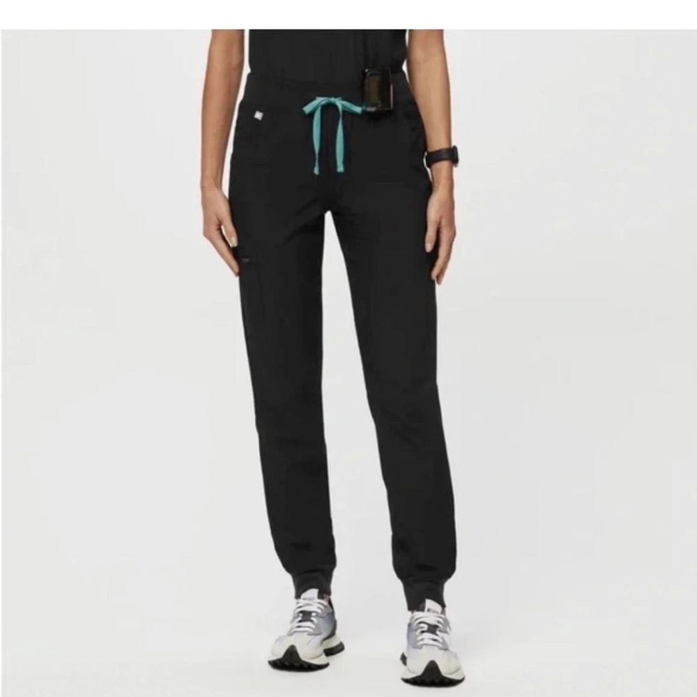 FIGS Zamora FREEx Lined Jogger Scrub Pants Black Medium Petite